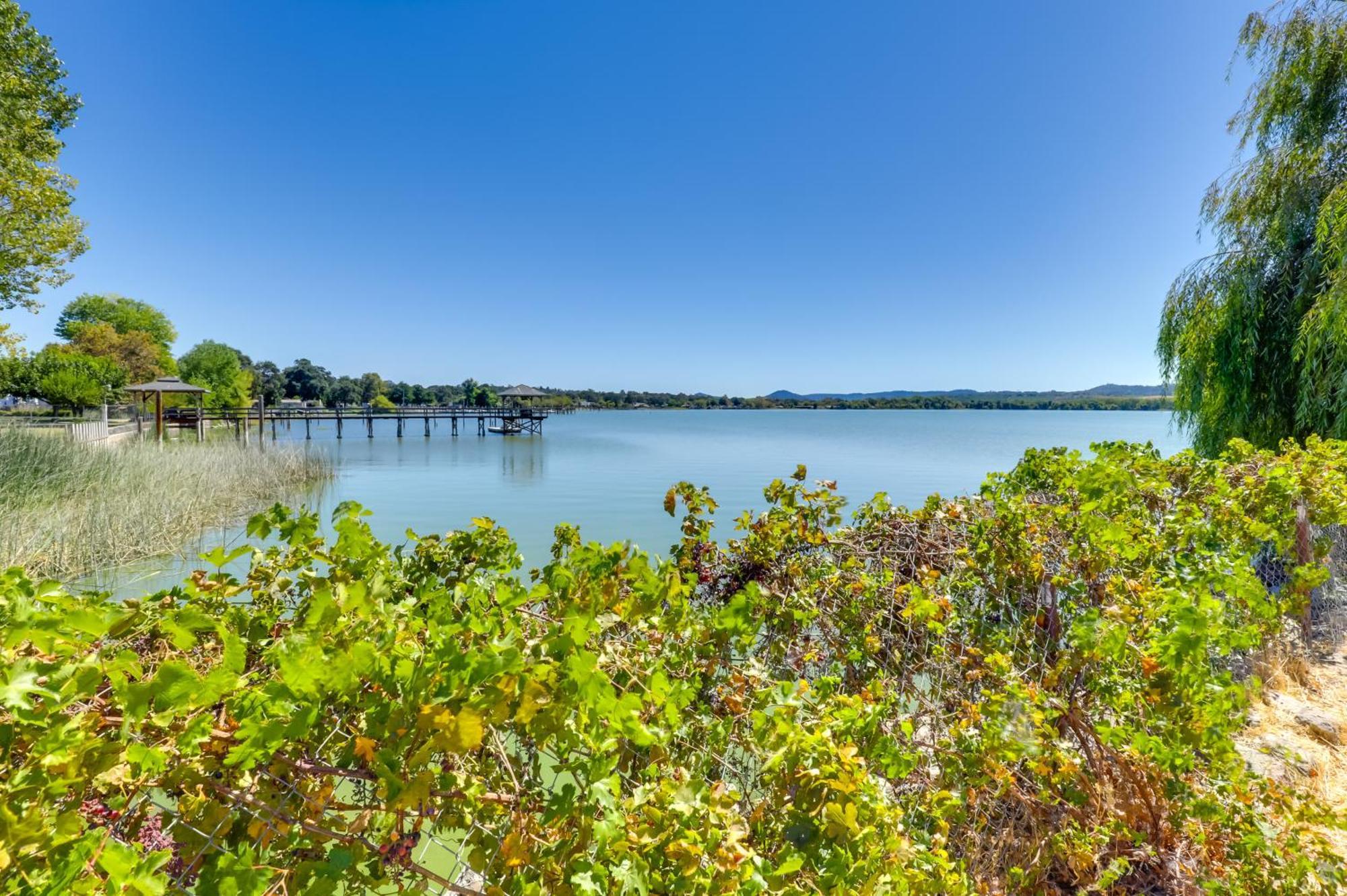 Appartamento End Unit With Clear Lake Access In Norcal! Clearlake Esterno foto