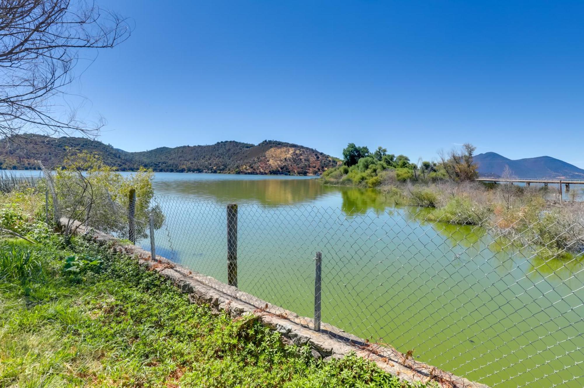 Appartamento End Unit With Clear Lake Access In Norcal! Clearlake Esterno foto