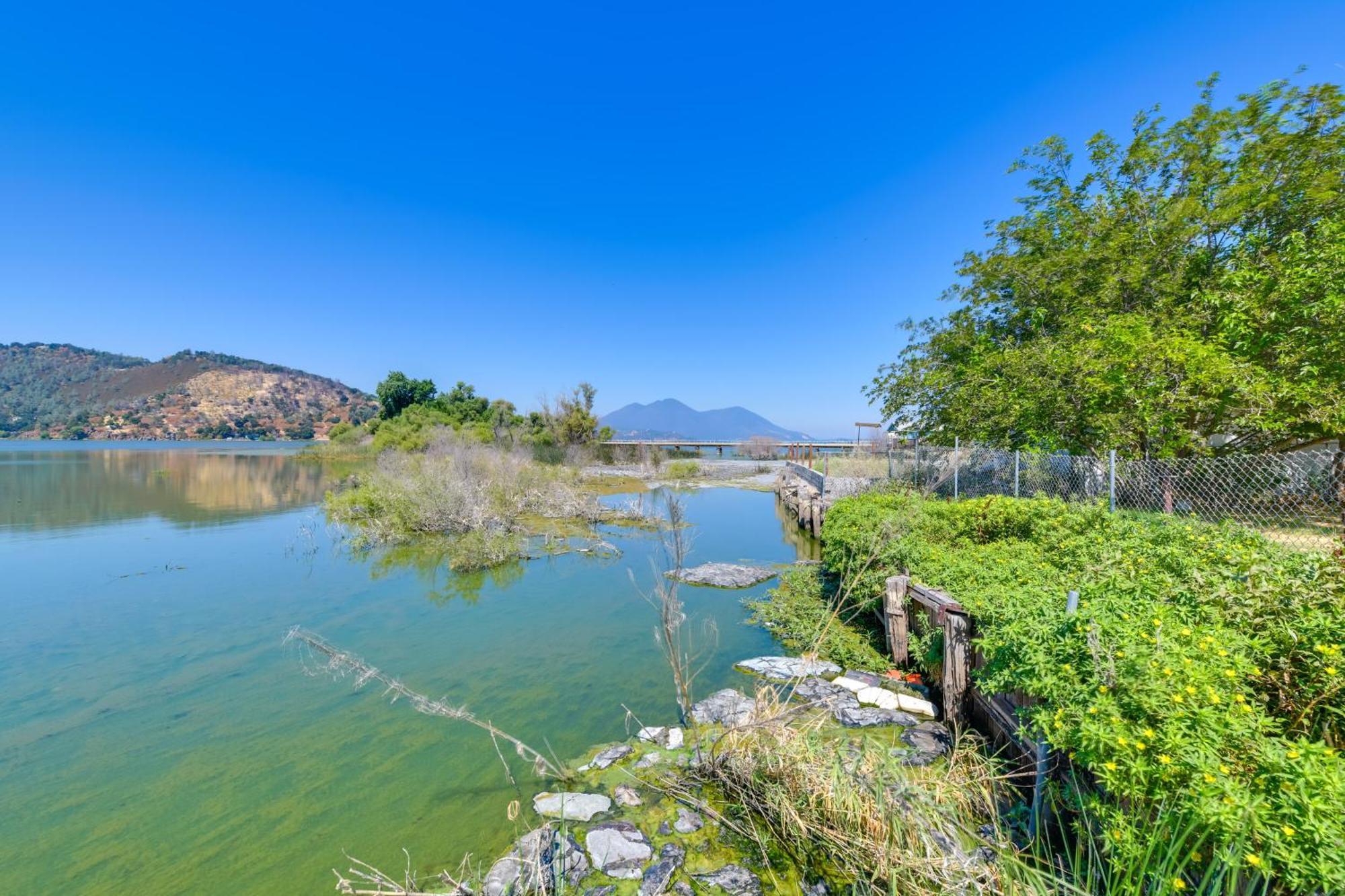 Appartamento End Unit With Clear Lake Access In Norcal! Clearlake Esterno foto